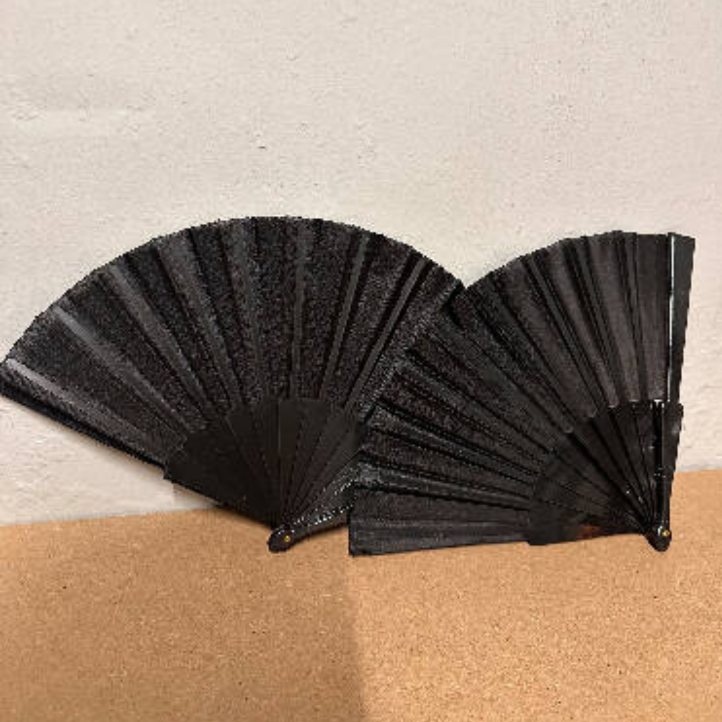 25 éventails noirs (2 en stock)