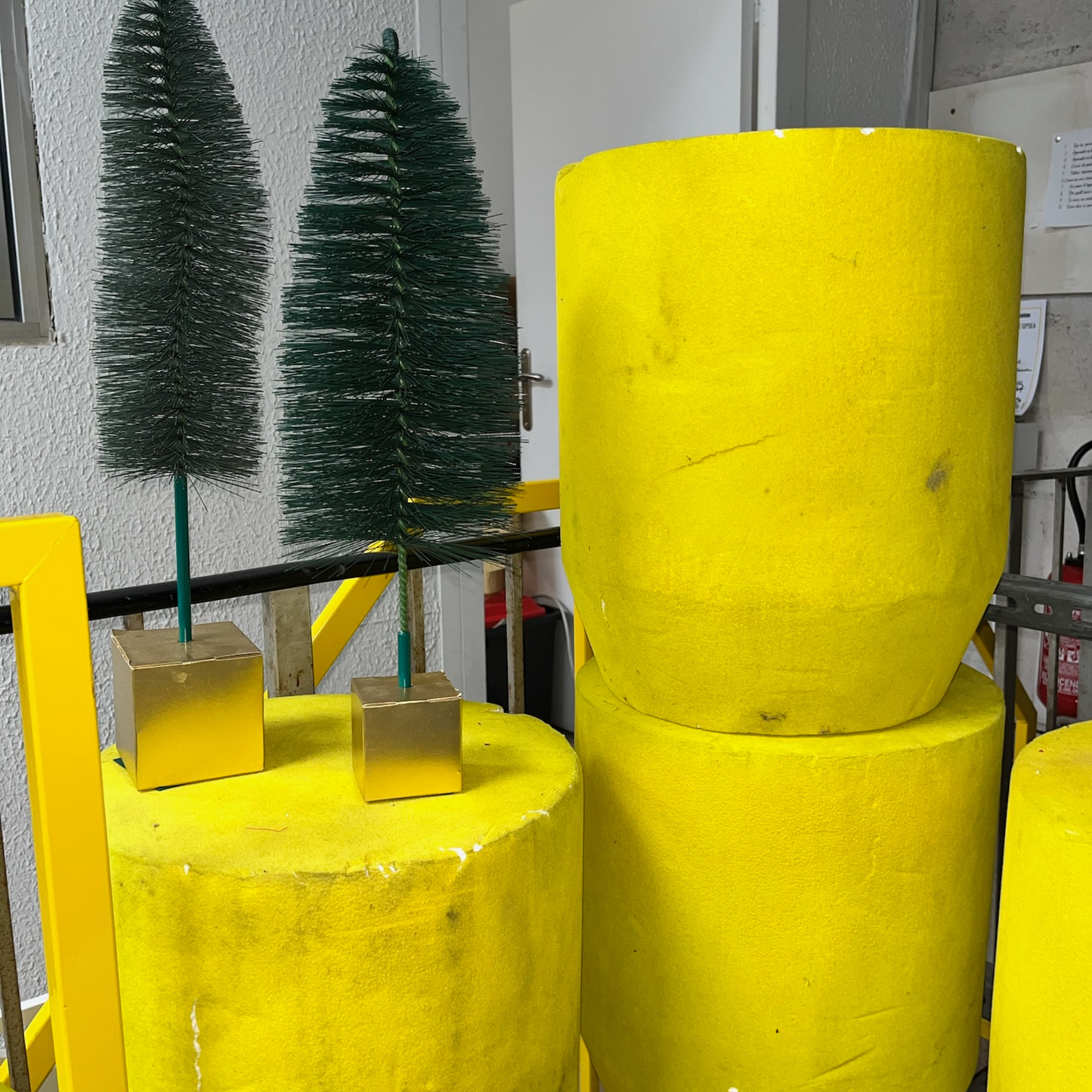 1 Podium jaunes en polystyrène (8 en stock)