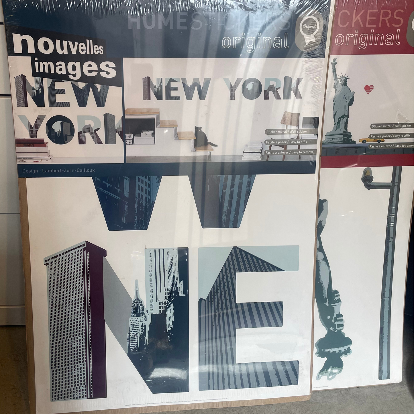 2 grands stickers New York