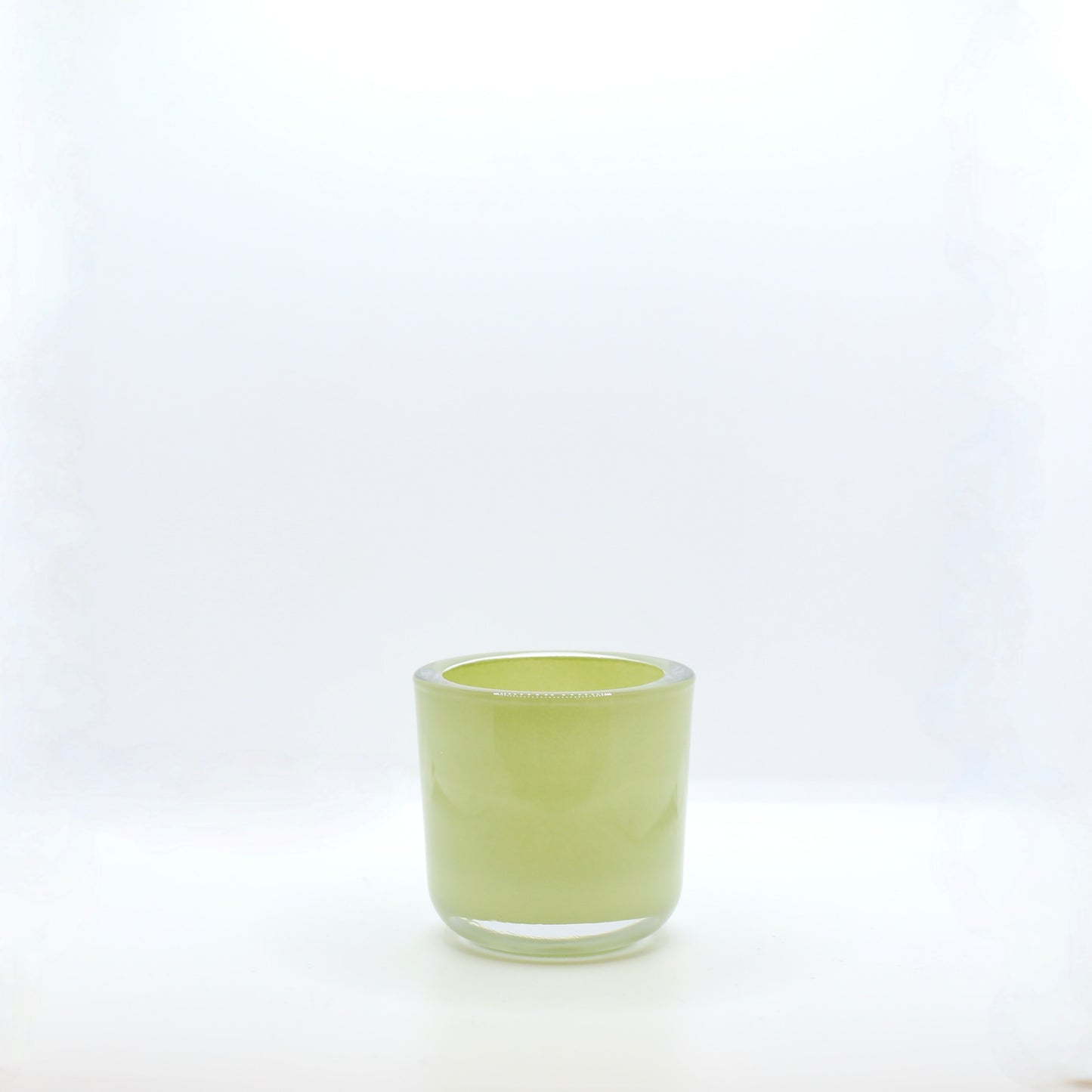 Lot de 8 petits vases ou photophores vert anis