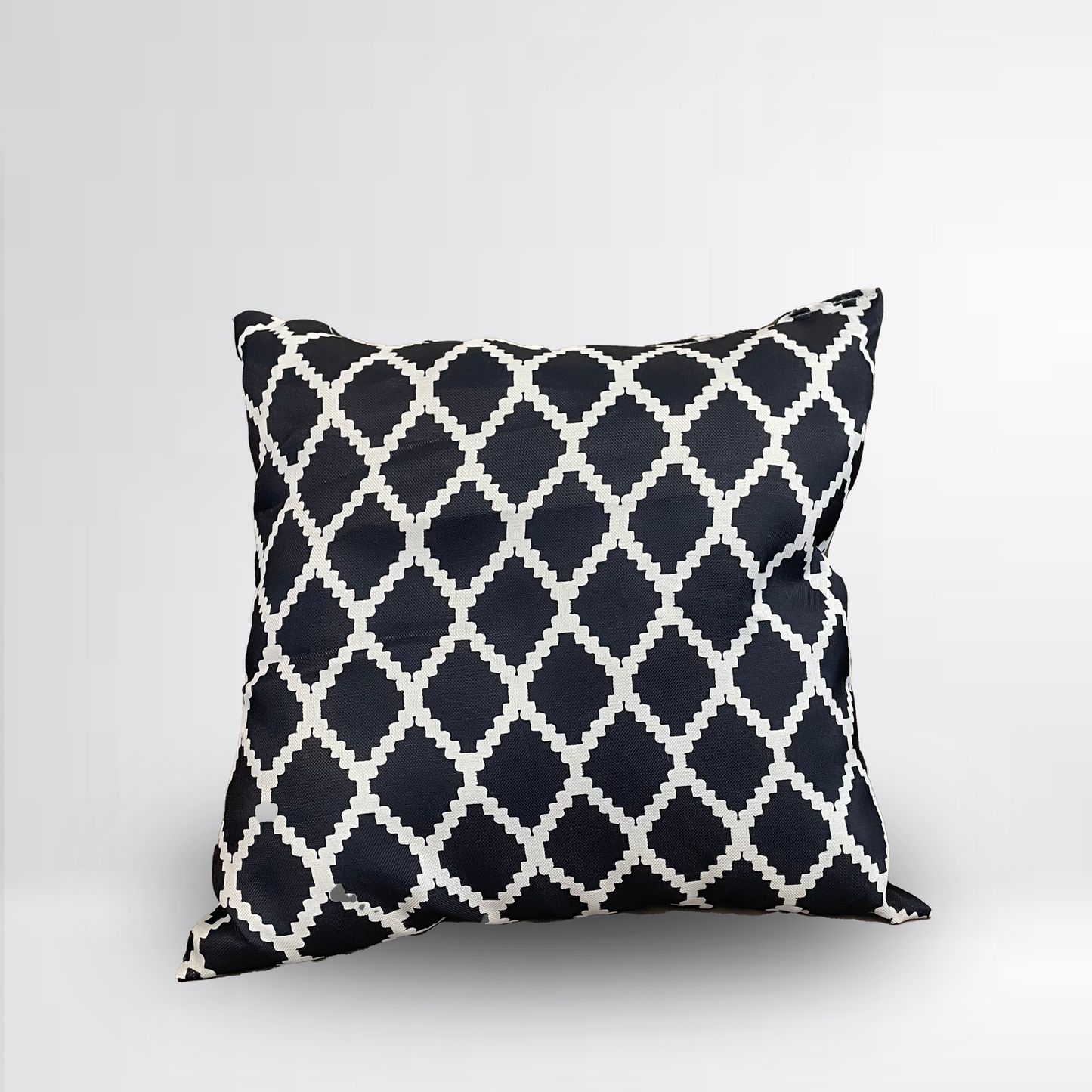 3 petits coussins noir et blanc