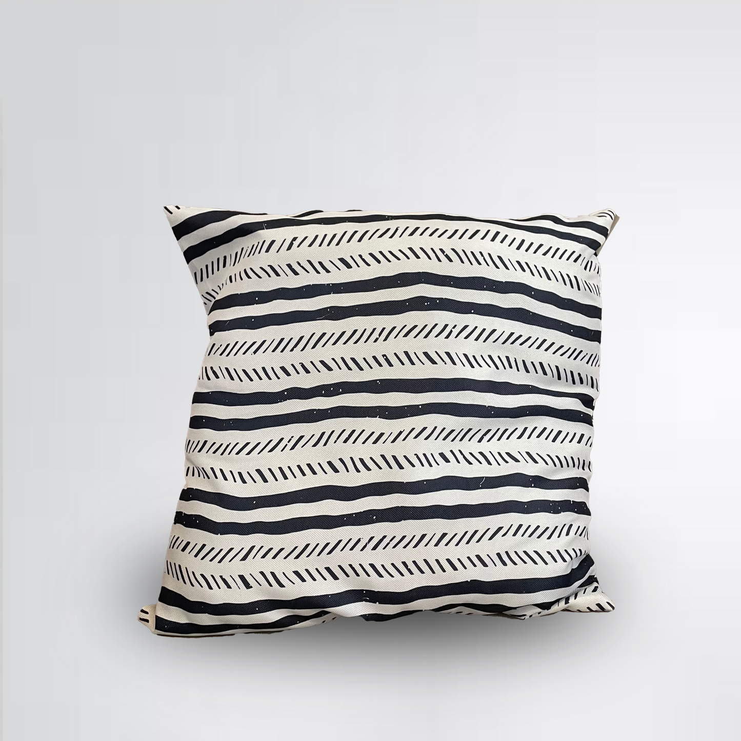 3 petits coussins noir et blanc