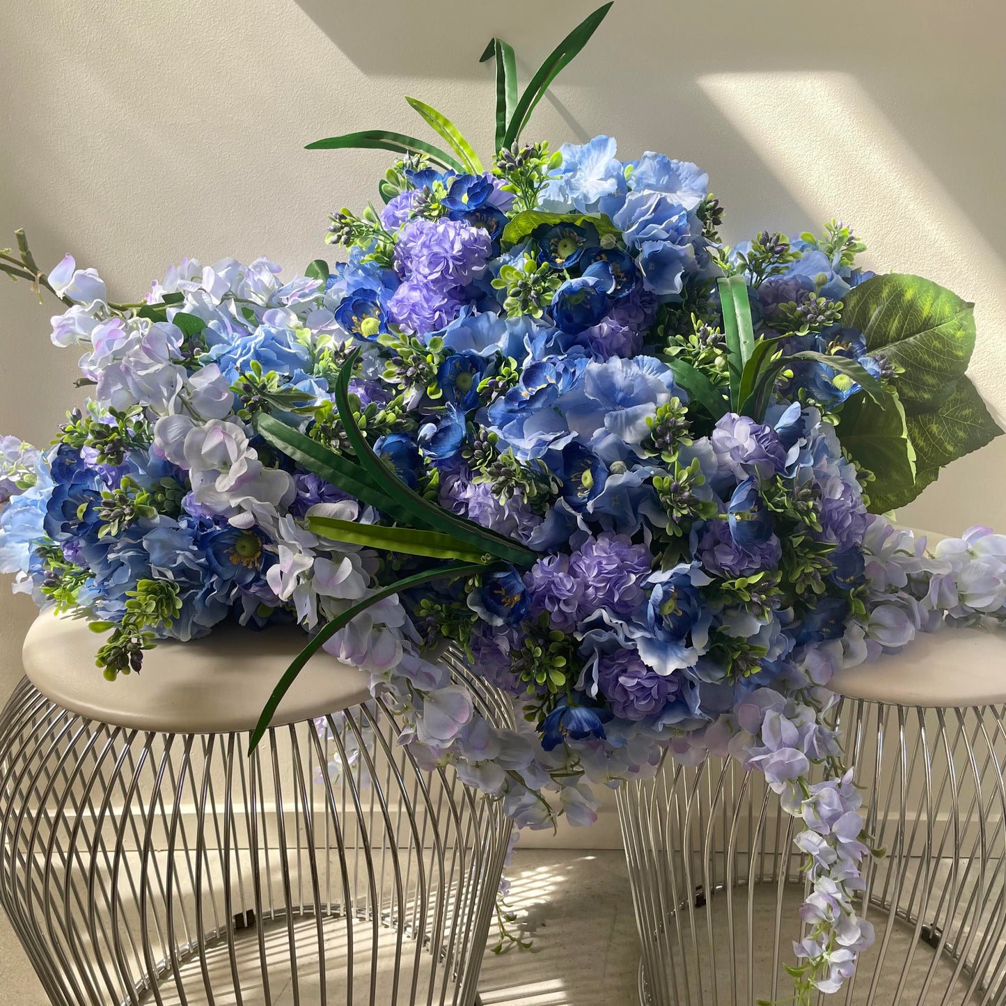 Lot de décoration florale bleue artificielle