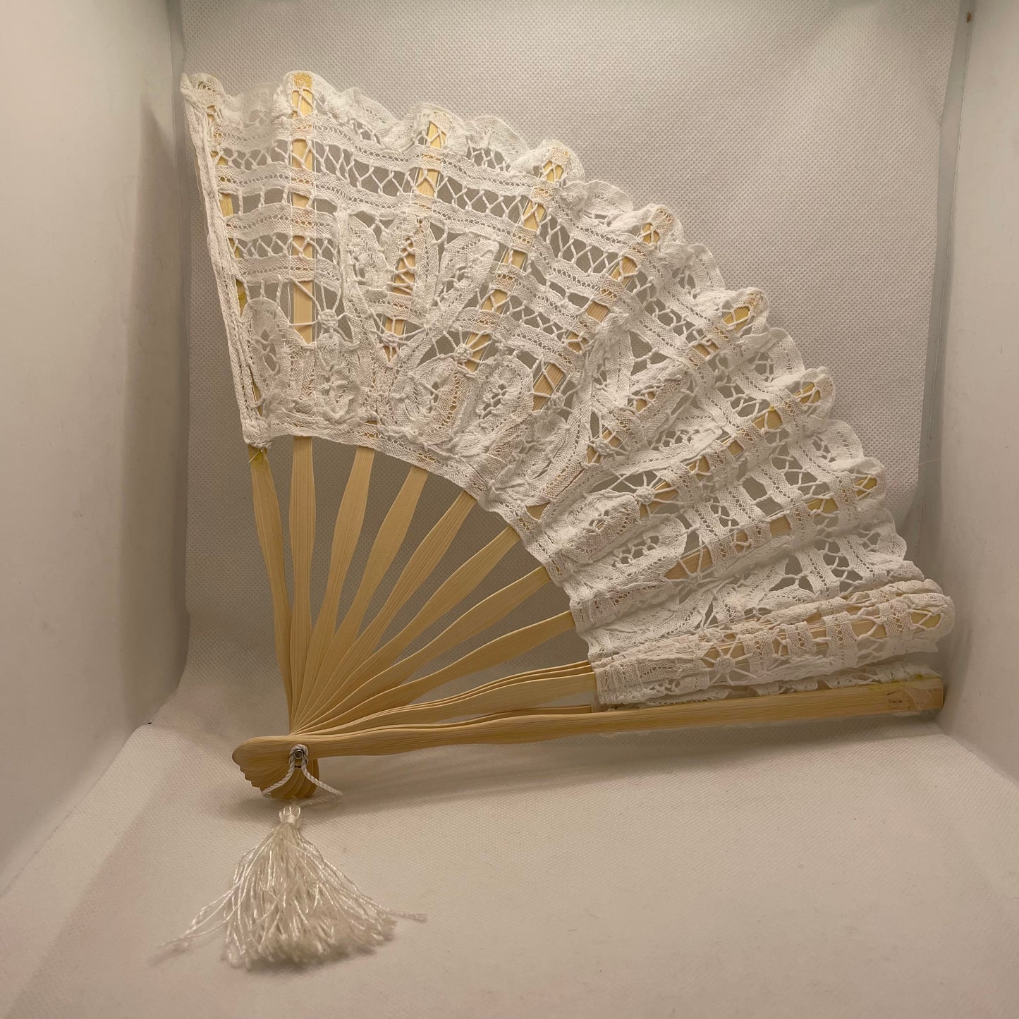 Lot de 2 éventails brodés