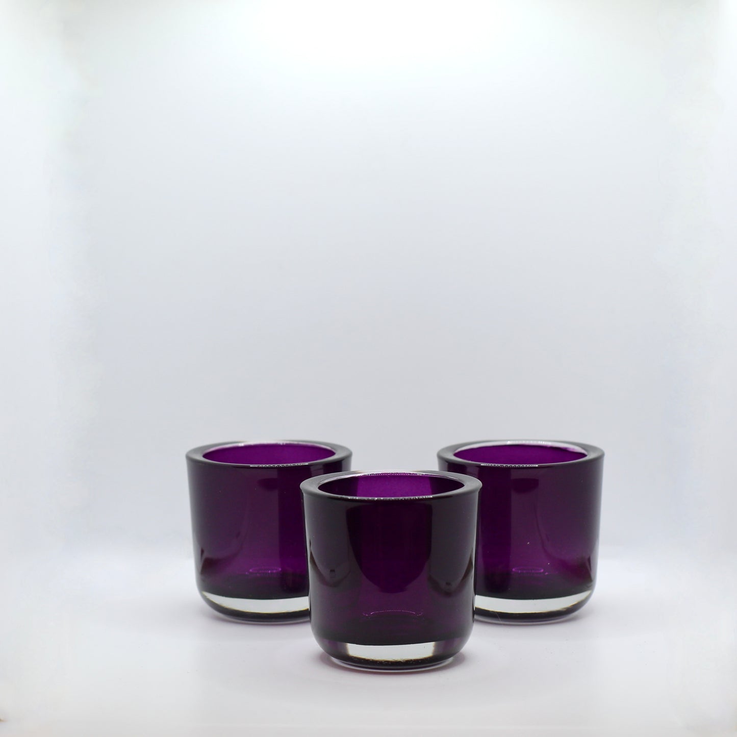 Lot de 8 petits vases ou photophores violet foncé